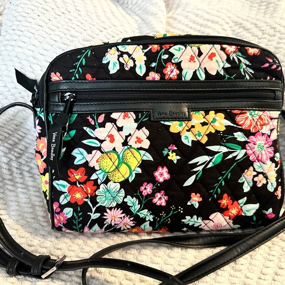 Handbags - NWOT Vera Bradley crossbody bag. Clean, no stains or tears.